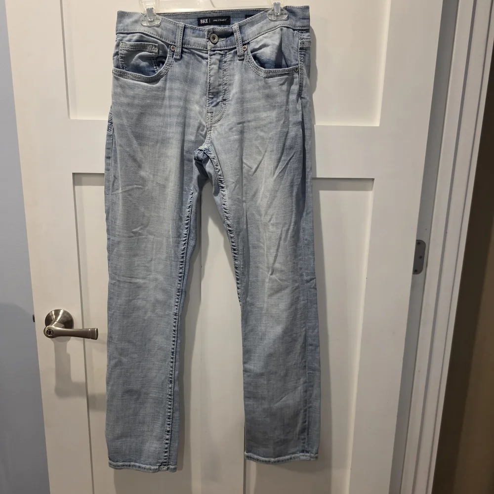 BKE Jake Mens Jeans Buckle 30x32 Light Wash Straight Leg Premium Embroidered